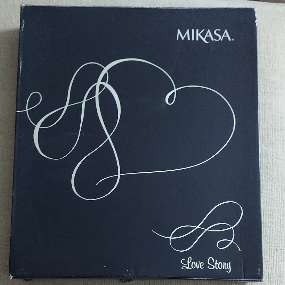 NIB Mikasa "Love Story" 8x10 Standing Photo Frame